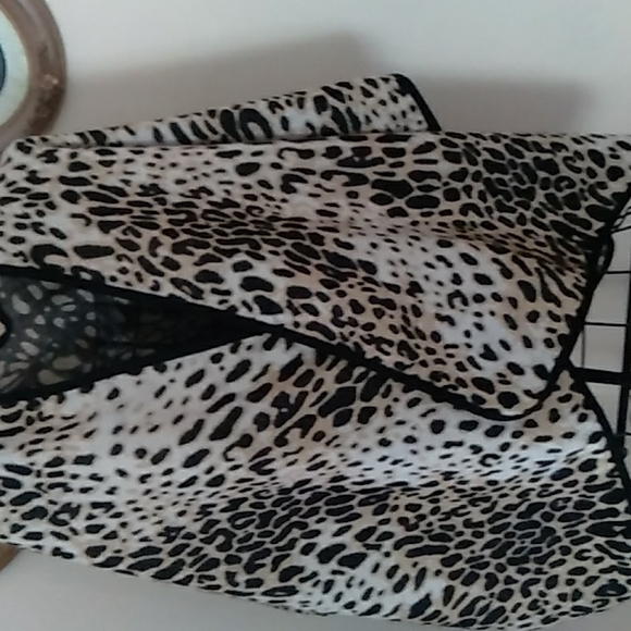 Nwot . Leopard wrap one size fits all - Picture 7 of 9
